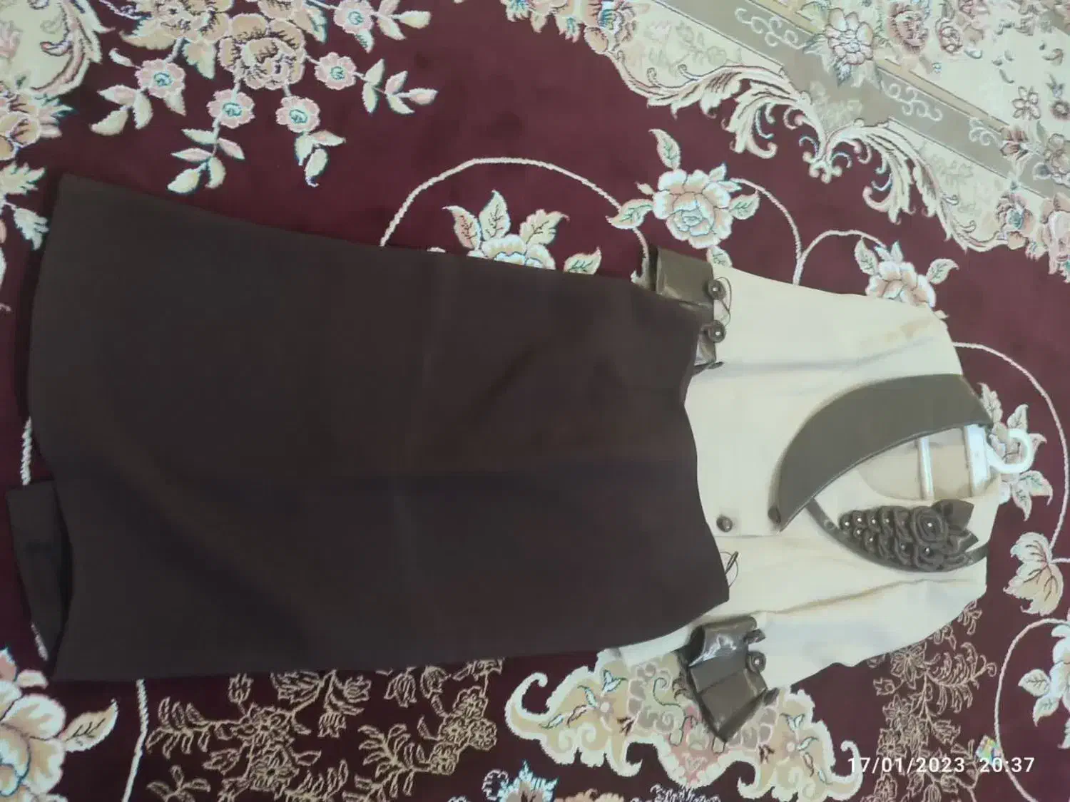 کت دامن|لباس|مرودشت, استادیوم‎|دیوار