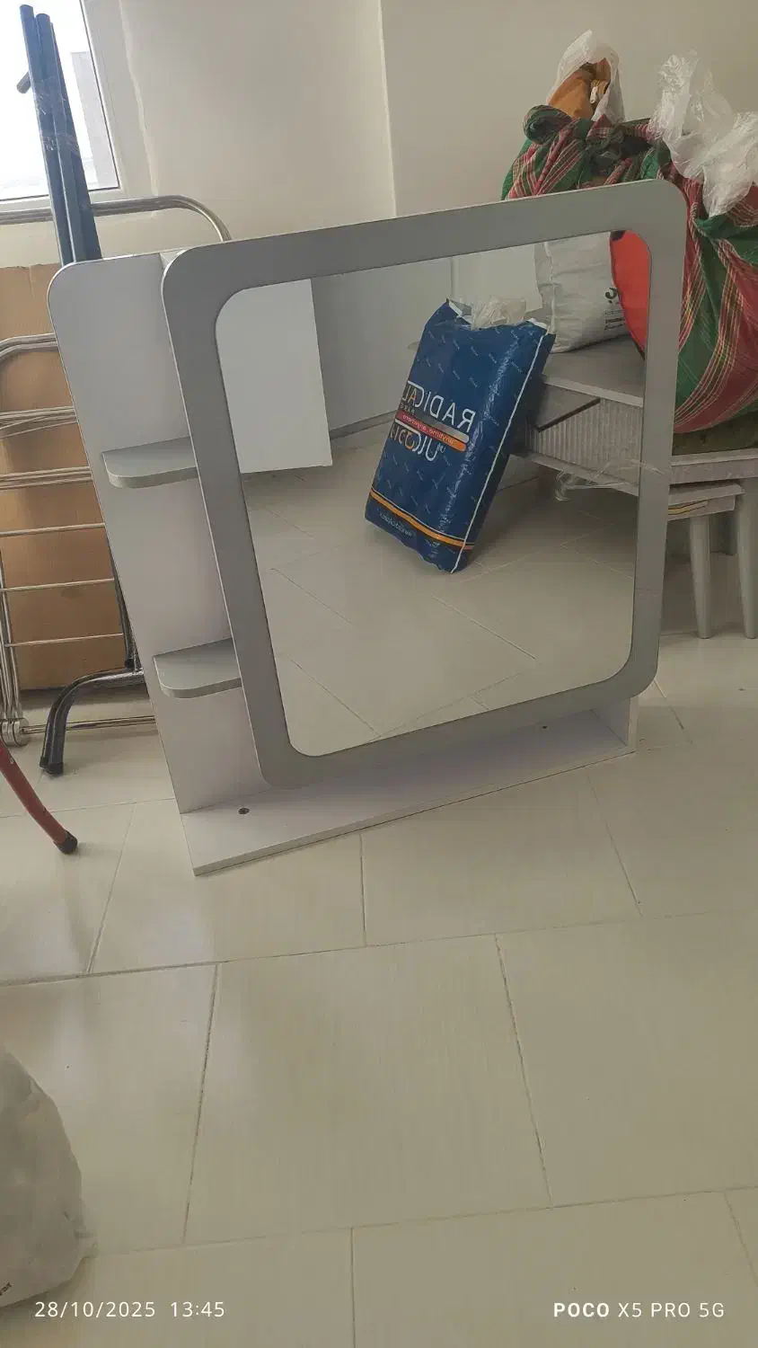 یک عدد آینه ریلی نو تمیز|آینه|سبزوار, هویزه|دیوار