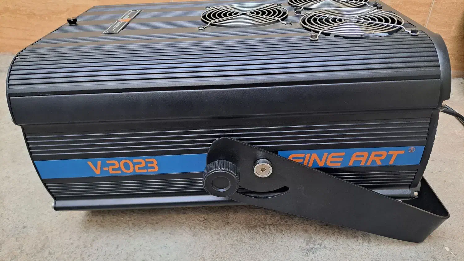 نور آرک برای تصویر برداری|لامپ و چراغ|تهران, فلسطین (میدان انقلاب)|دیوار