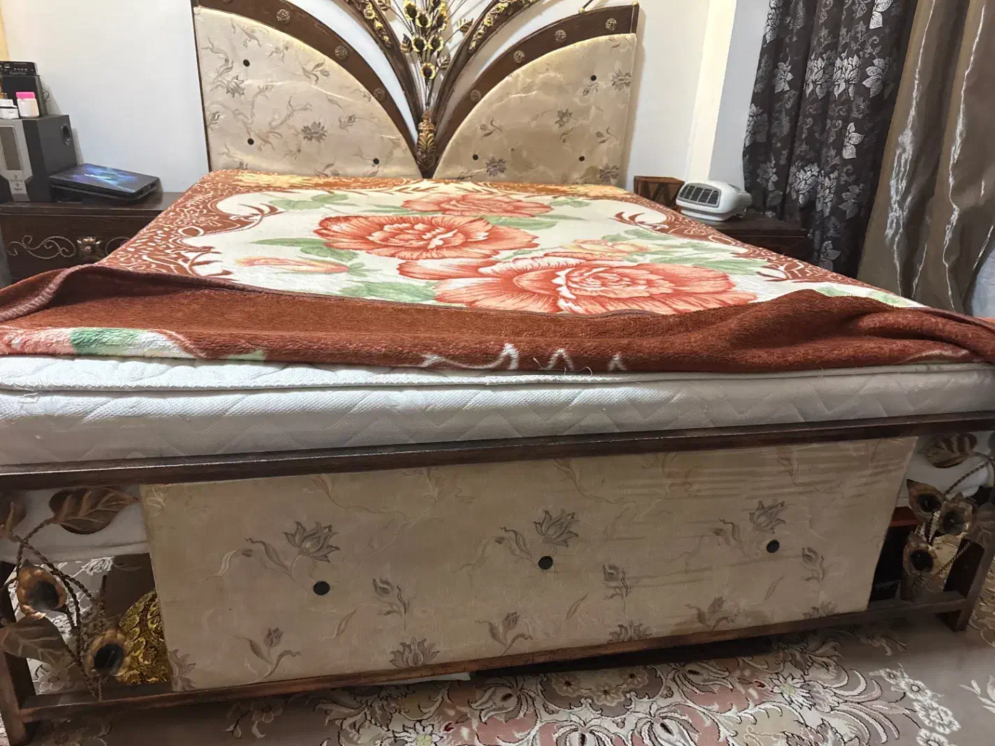 تخت دو نفره و پا تختی و دراور|تخت و سرویس خواب|مشهد, شهرک لشکر (شهرک غرب)|دیوار