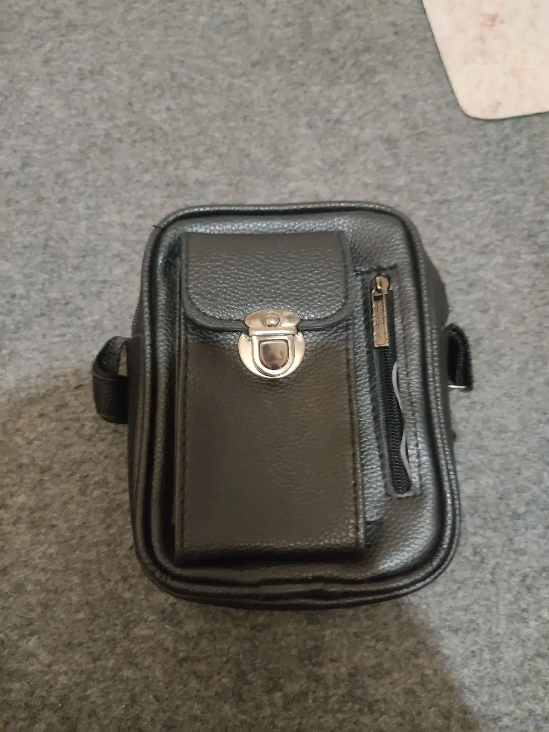 کیف|کیف، کفش، کمربند|انزل, |دیوار