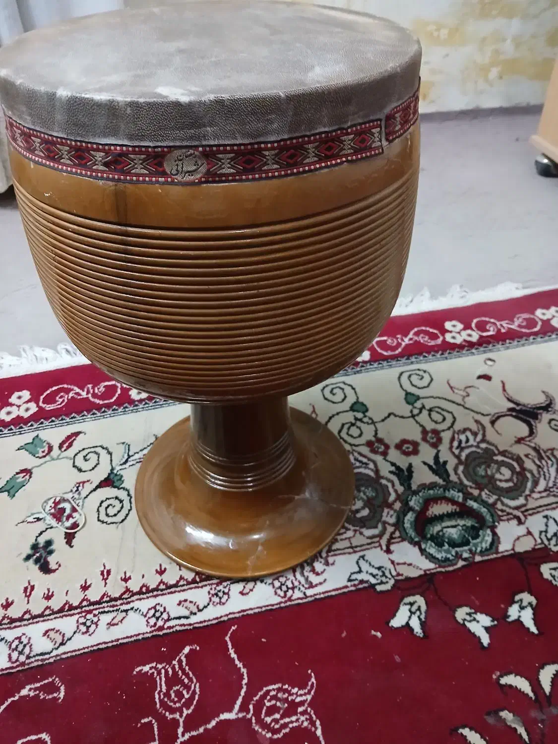 تنبک اونگ|سازهای سنتی|لنجان, |دیوار