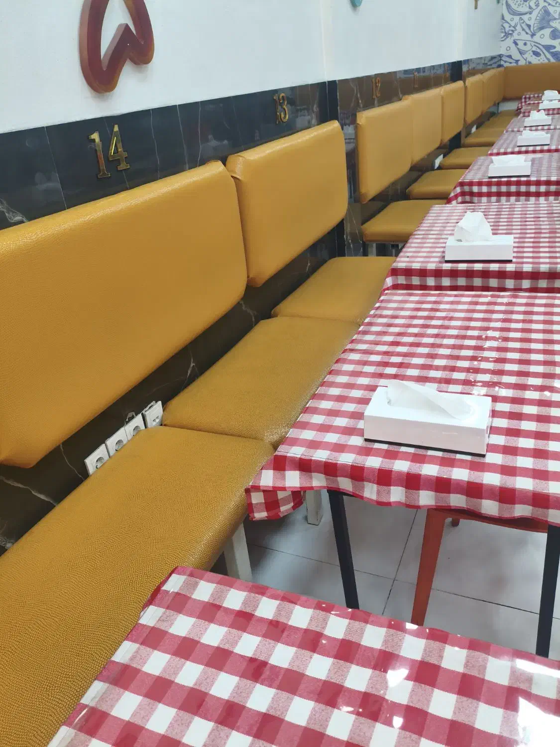 صندوقدار خانم جهت کار در رستوران|استخدام خدمات فروشگاه و رستوران|تهران, توحید|دیوار