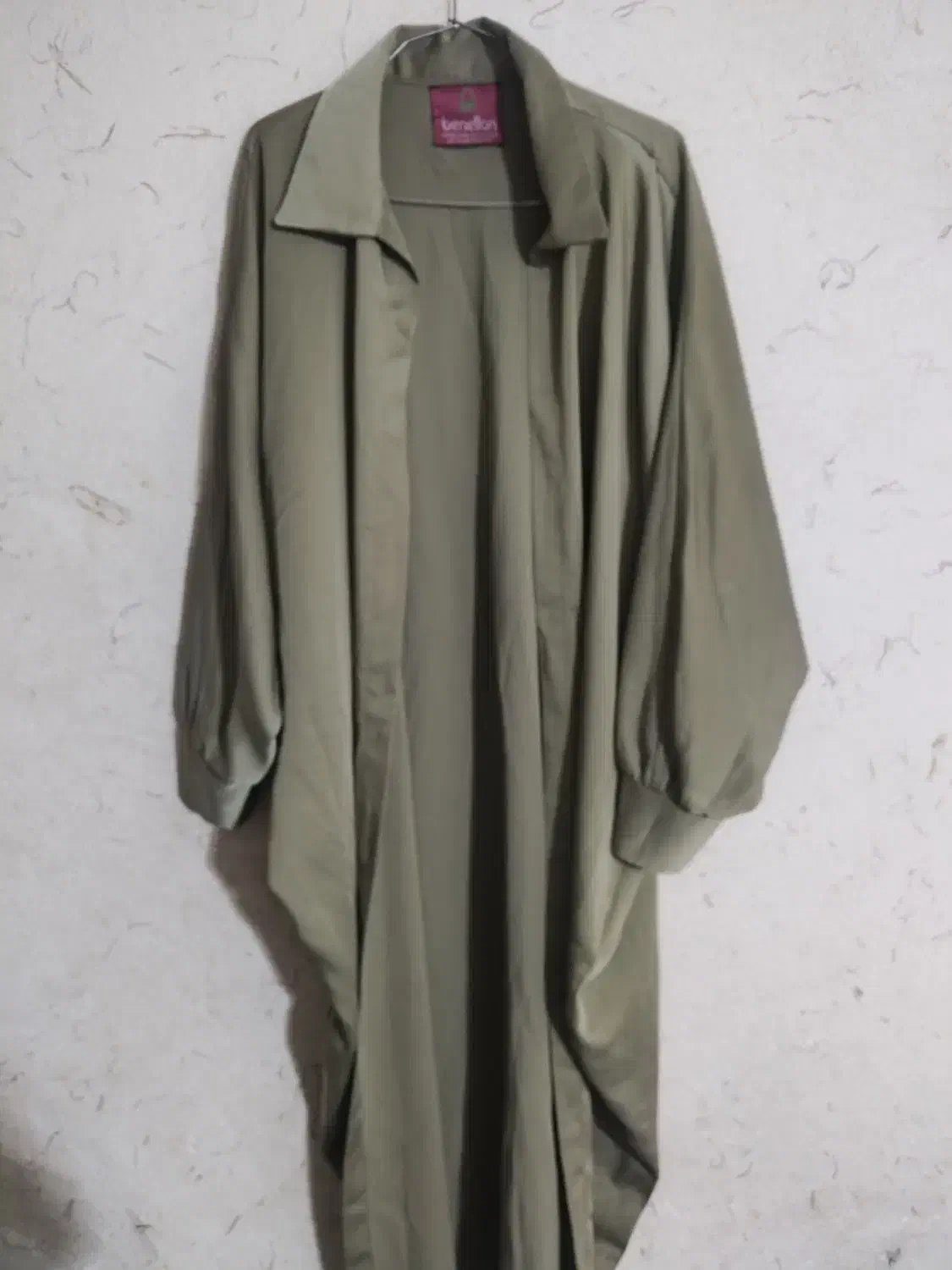 تعدادی لباس زنانه و مانتو نو نو|لباس|شیراز, بالا کفت|دیوار