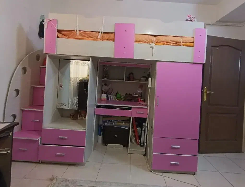 تخت دو طبقه کم جا دارای میز تحریر ،میز آرایش و کمد|تخت و سرویس خواب|قزوین, |دیوار