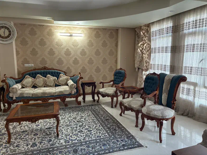 مبل سلطنتی ۸ نفره همراه با میز نهارخوری ۸ نفره|مبلمان خانگی و میز عسلی|اصفهان, باغ دریاچه|دیوار