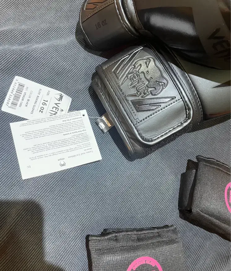 دستکش ونوم اصلی، سلیز ۱۶، رنگ مشکی|تجهیزات ورزشی|تهران, والفجر (افسریه)|دیوار