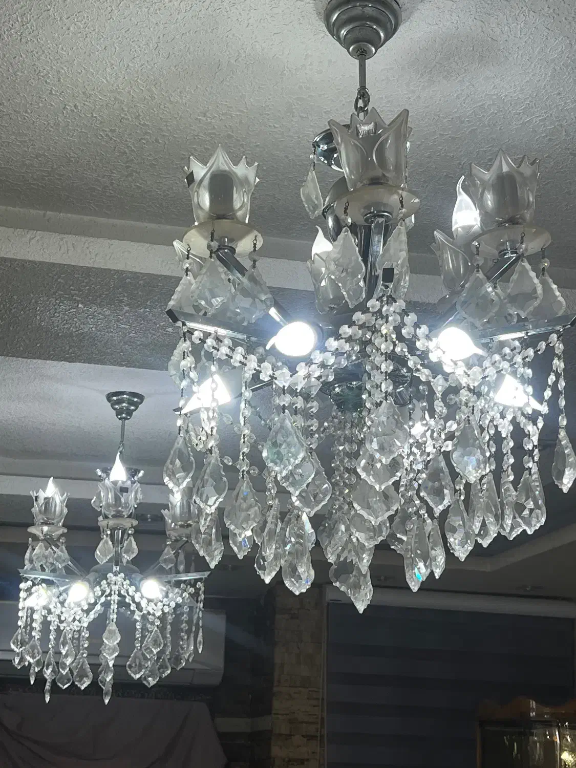 دو عدد لوستر|لوستر و چراغ آویز|بوشهر, |دیوار