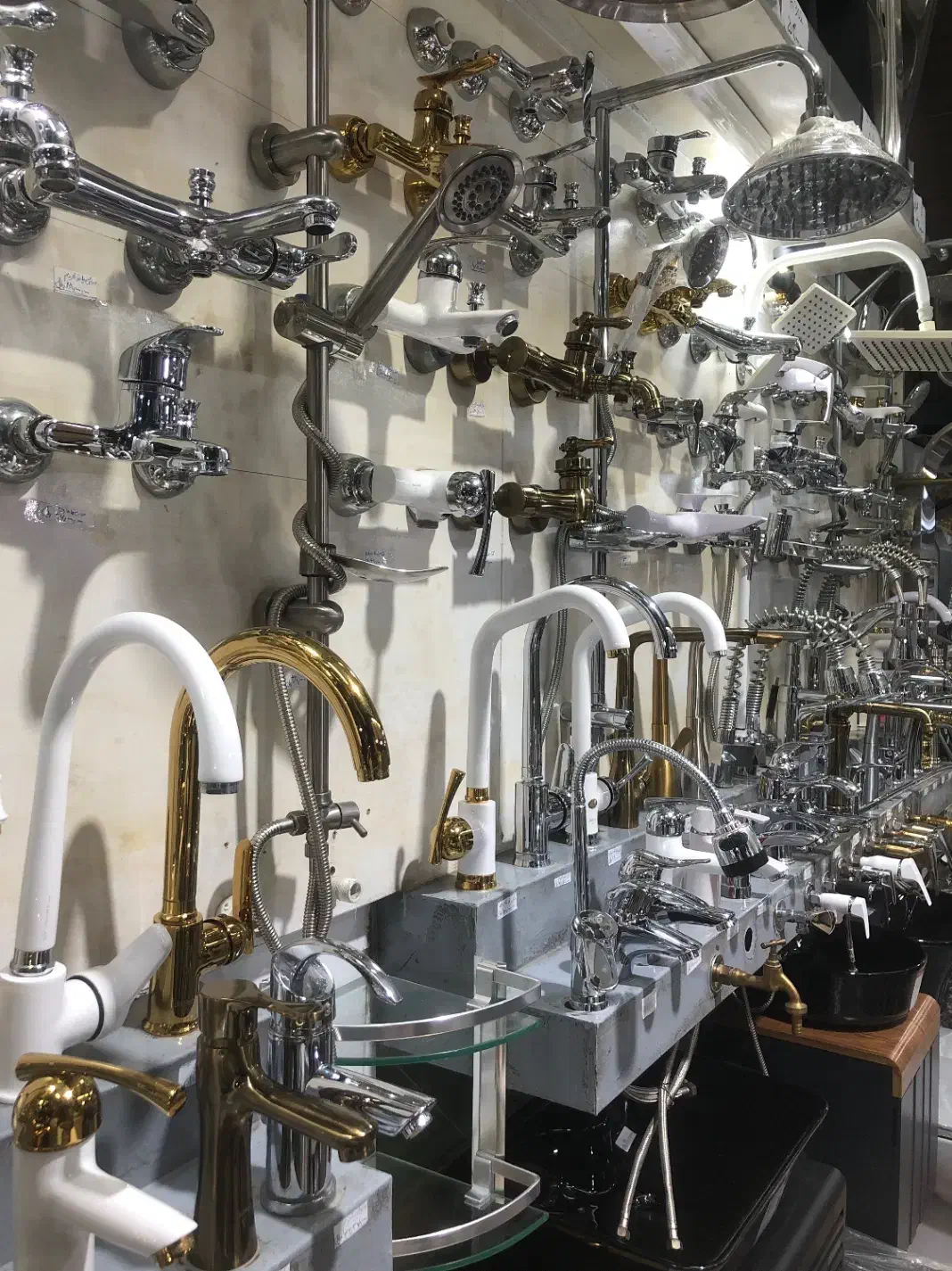 استخدام نیروی کار فروشگاه لوله و اتصالات|استخدام خدمات فروشگاه و رستوران|بندرعباس, |دیوار