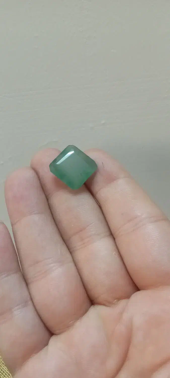 یک قطعه زمرد معدنی درشت و جواهری|جواهرات|شیروان (خراسان), |دیوار