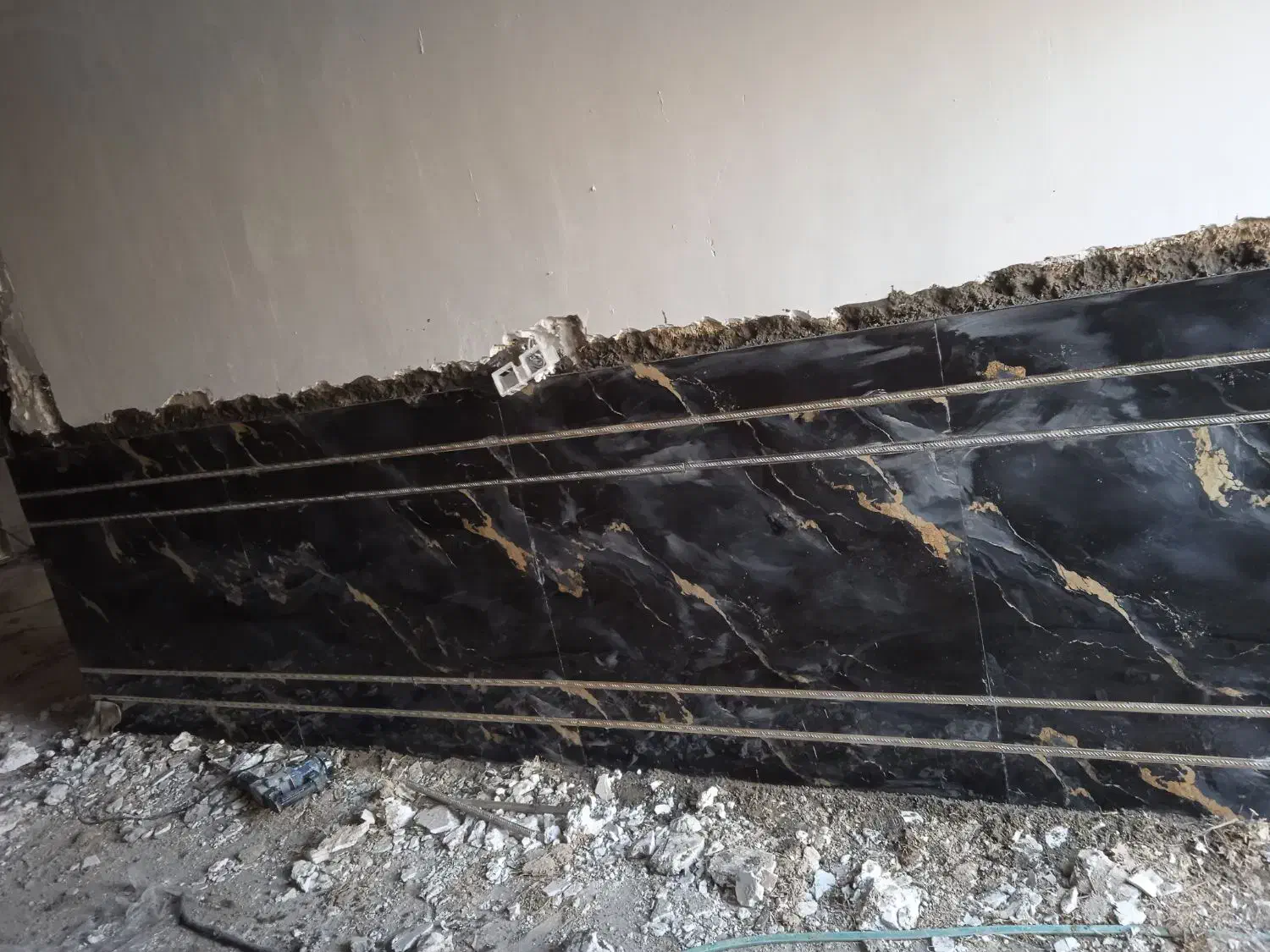 کاشی کاری سرامیک کاری و لکه گیری.|خدمات پیشه و مهارت|زاهدان, |دیوار