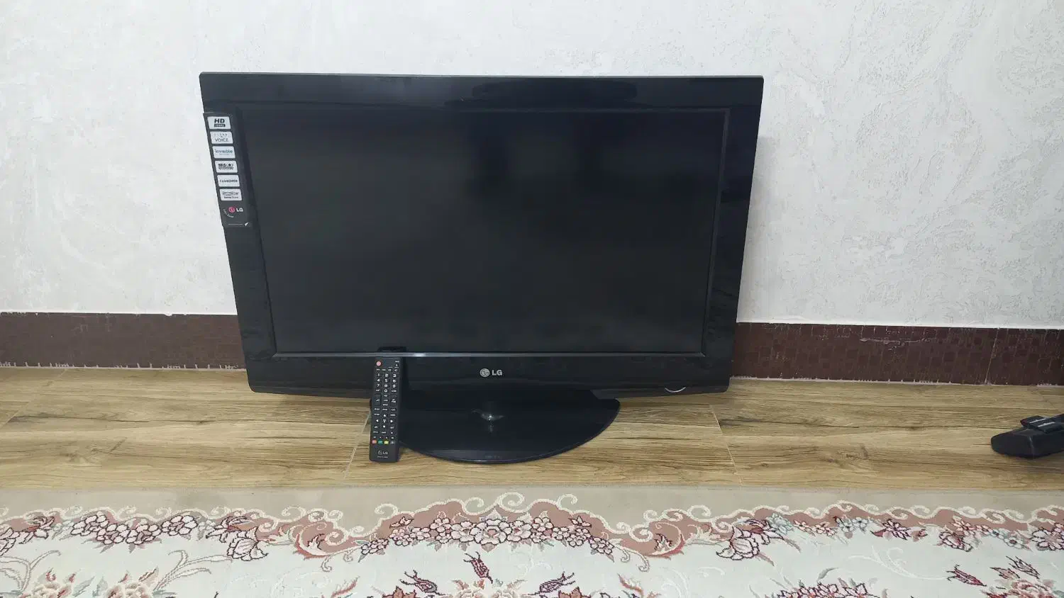 تلویزیون ال سی دی ۳۲کاملا سالم|تلویزیون و پروژکتور|بروجرد, |دیوار