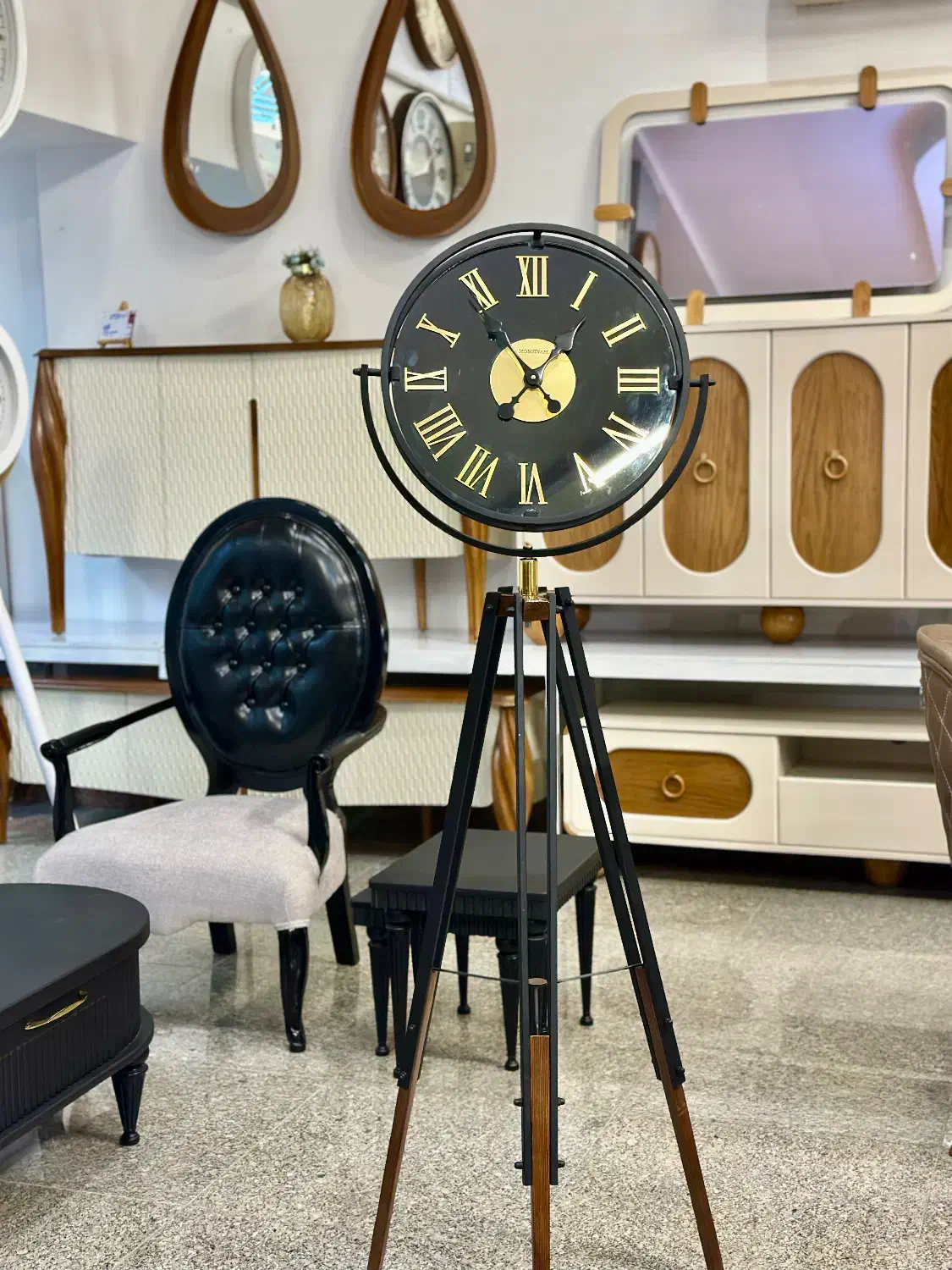 ساعت ایستاده فلزی|ساعت دیواری و تزئینی|مشهد, وکیلآباد|دیوار