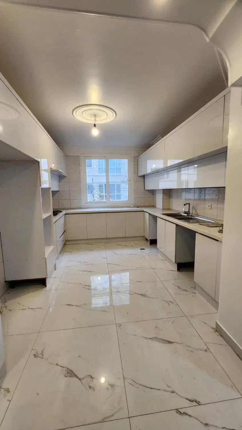 150متر به قیمت سه خوابه بزرگ کلید نخورده  شهرک غرب