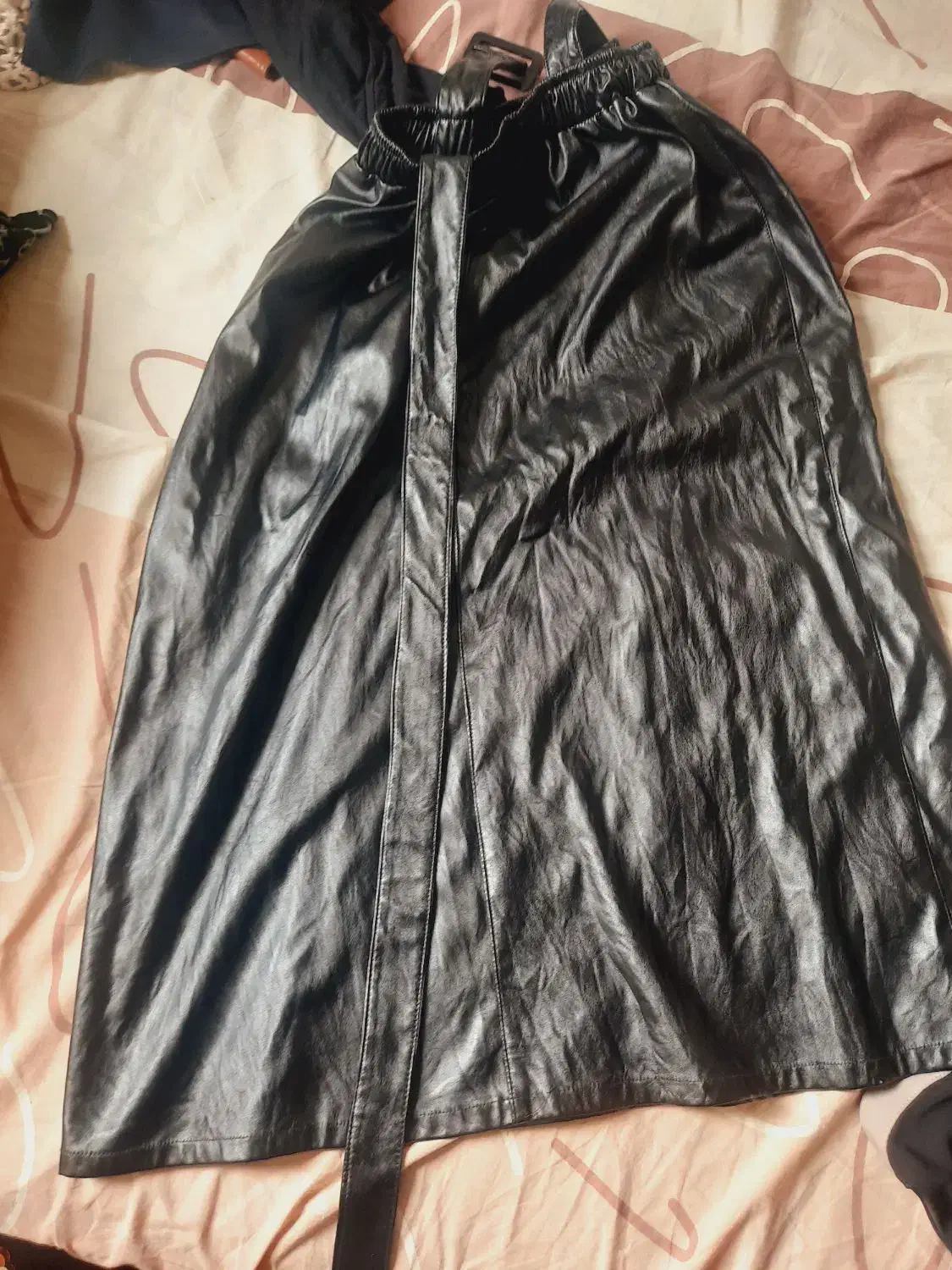 تعداد زیادی لباس زنانه و دخترانه|لباس|رشت, دیلمان|دیوار