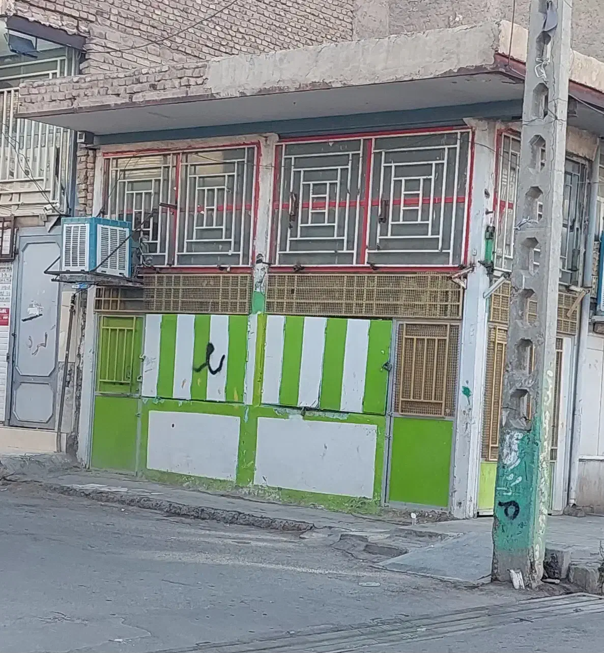 فروش یکباب مغازه تجاری خیابان امام و کوچه توکلی|فروش مغازه و غرفه|خاش, |دیوار