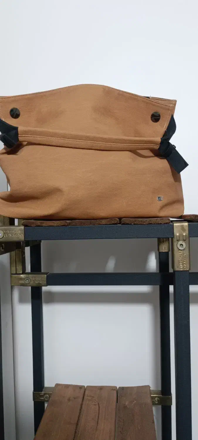 کیف بزرگ|کیف، کفش، کمربند|آشخانه, |دیوار