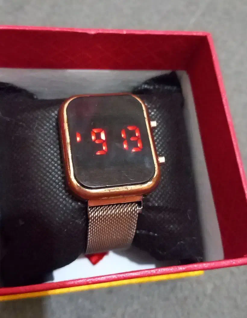 ساعت مچی|ساعت|ملایر, |دیوار