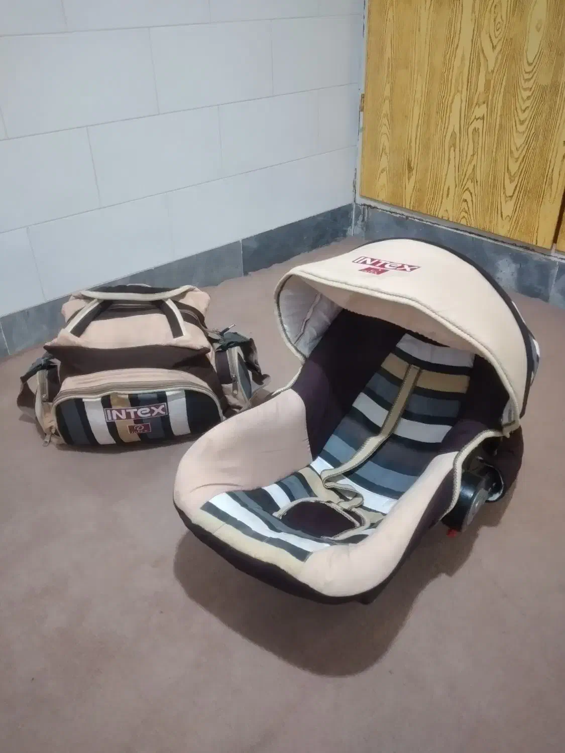 لوازم کودک|کالسکه و لوازم جانبی|آران و بیدگل, |دیوار