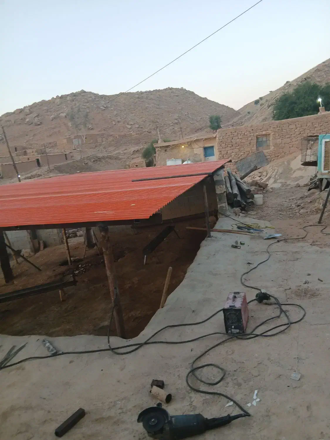 اجرای انواع سقف وسایبان فلزی وانواع کارهای جوشکاری|خدمات پیشه و مهارت|مسجد سلیمان, |دیوار