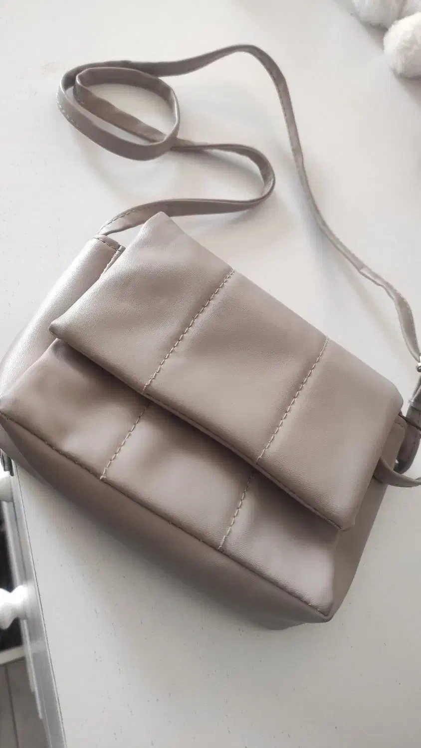 کیف دوشی|کیف، کفش، کمربند|میانه, |دیوار