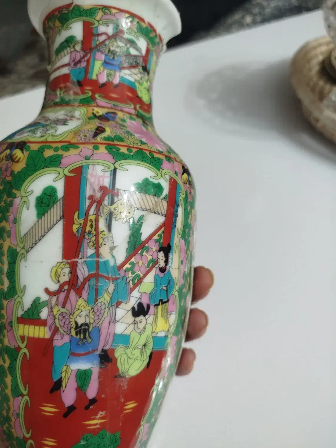 گلدان گل مرغی|کلکسیون اشیاء عتیقه|ایذه, |دیوار