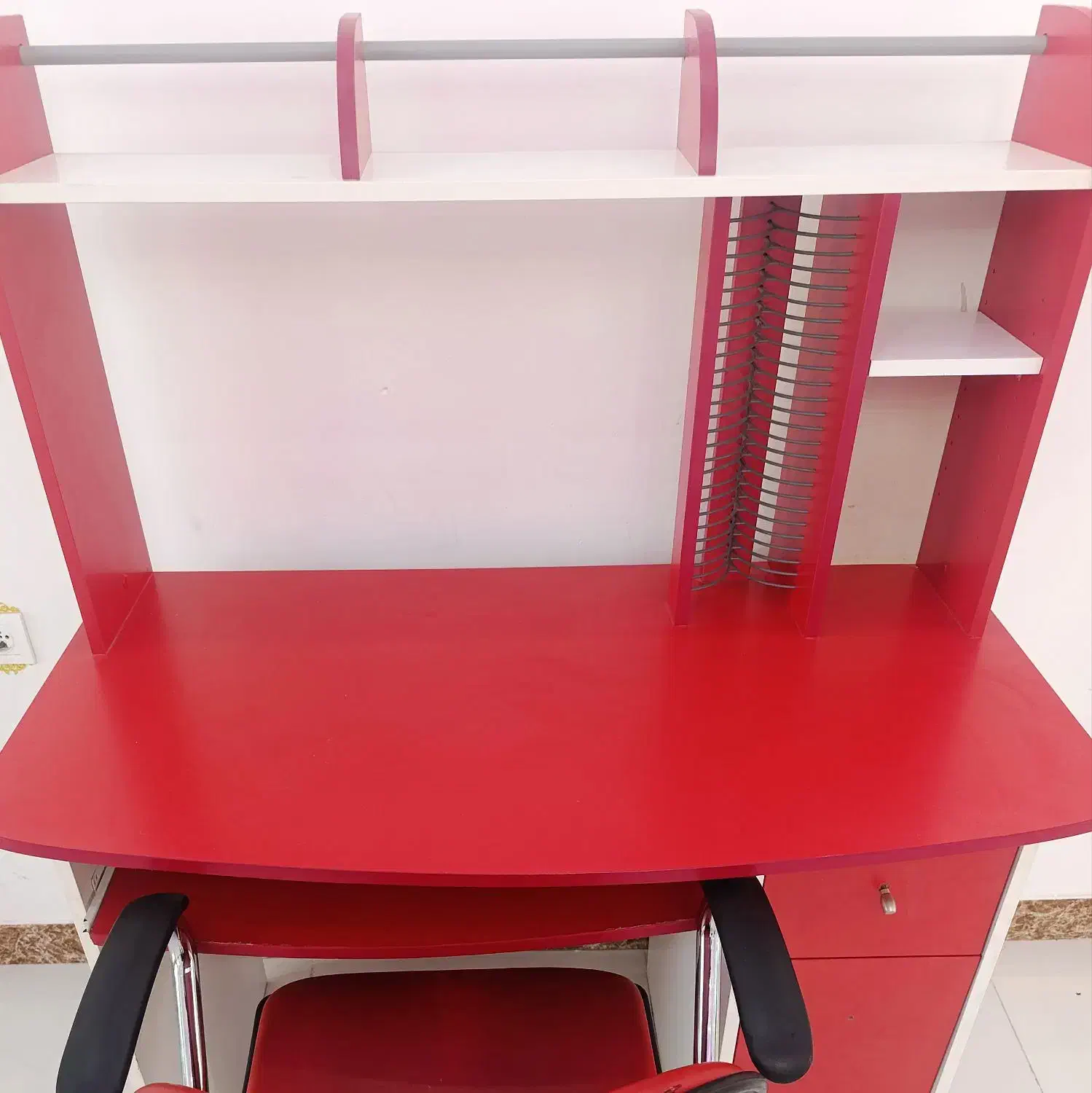 میز تحریر و کامپیوتر به همراه صندلی مارک nilper|میز تحریر و کامپیوتر|قزوین, |دیوار