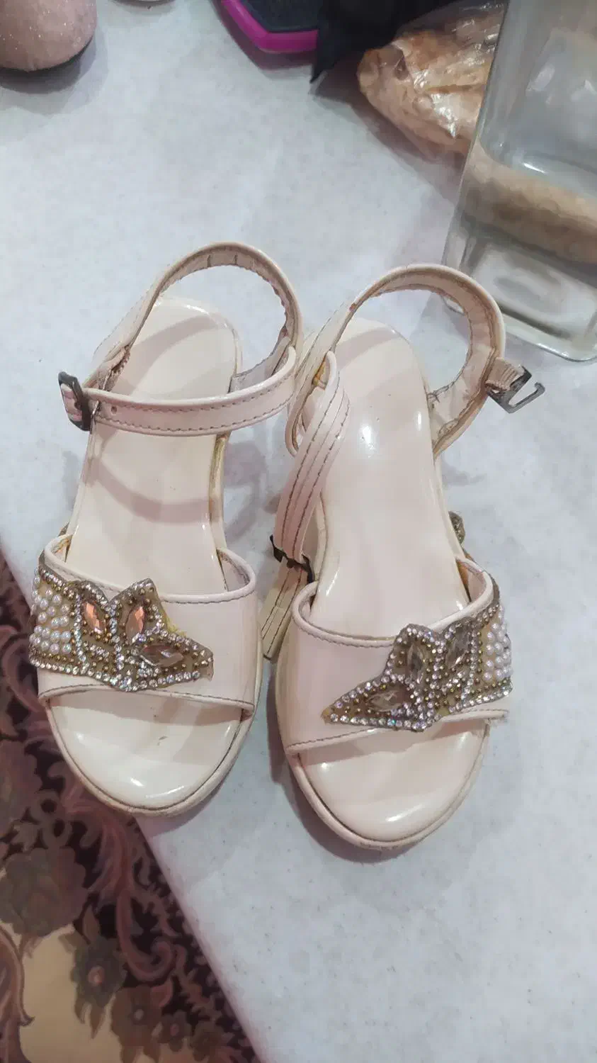 لباس عروس بچگانه همراه با کفش|کفش و لباس بچه|بروجرد, |دیوار