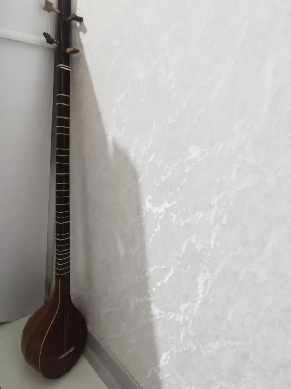 سه تار|سازهای سنتی|شیراز, زرهی|دیوار