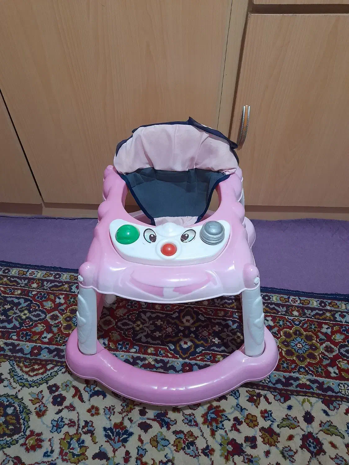 میز تحریر. لباس کاراته.|میز تحریر و کامپیوتر|تبریز, |دیوار