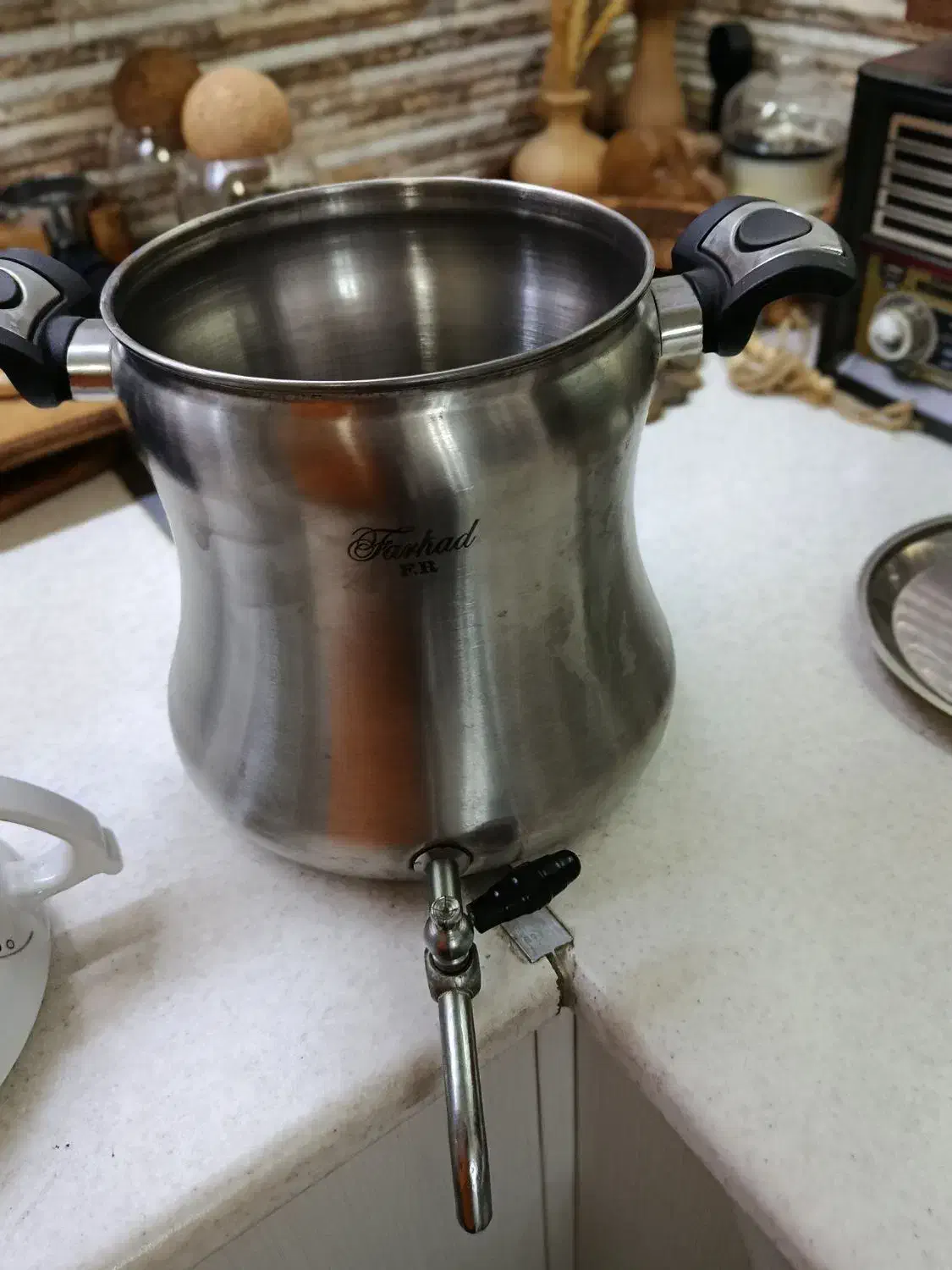 قوری و کتری|قوری، کتری، قهوهساز دستی|اندیشه, اندیشه فاز ۱|دیوار