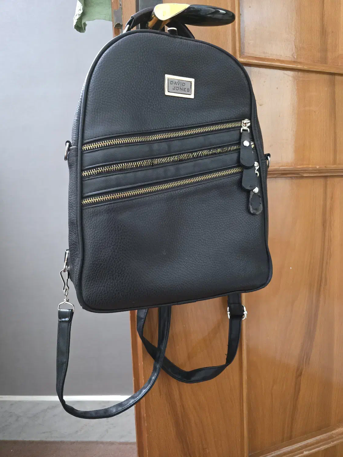 کیف|کیف، کفش، کمربند|اصفهان, سروستان|دیوار