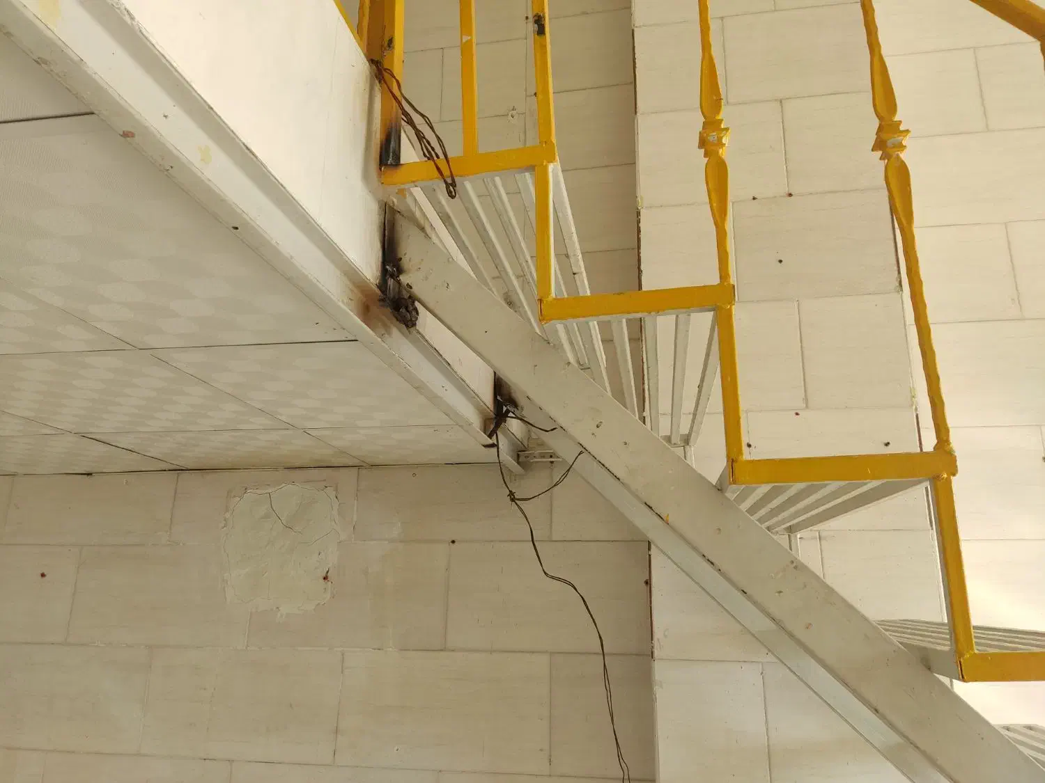 جوشکاری و نقاشی صدراوکارهای ساختمانی|خدمات پیشه و مهارت|صدرا-فارس, فاز ۱|دیوار