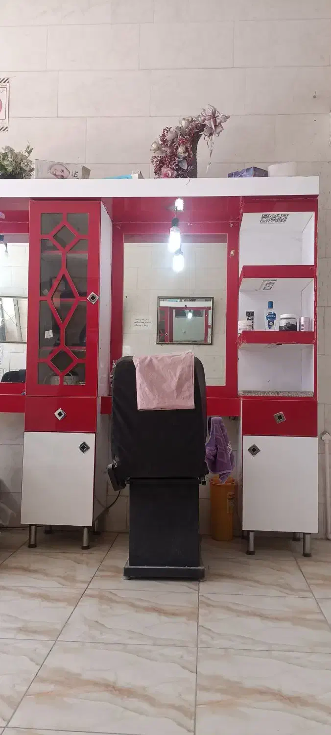 دکور آرایشگاه بادوتا صندلی کارومبل|آرایشگاه و سالن‌های زیبایی|خاش, |دیوار