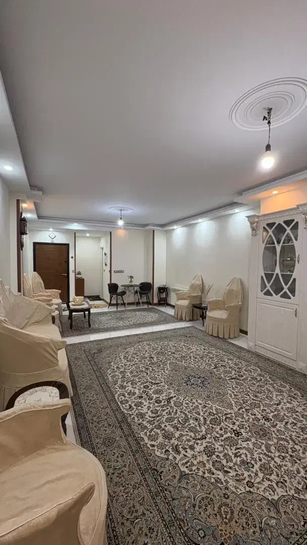 ۸۵ متر/ دوخوابه/ کوچه مشجر/لاله غربی