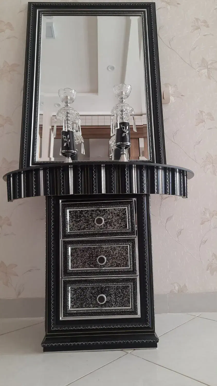 آئینه و کنسول سالم|بوفه، ویترین، کنسول|فردوس (خراسان), |دیوار