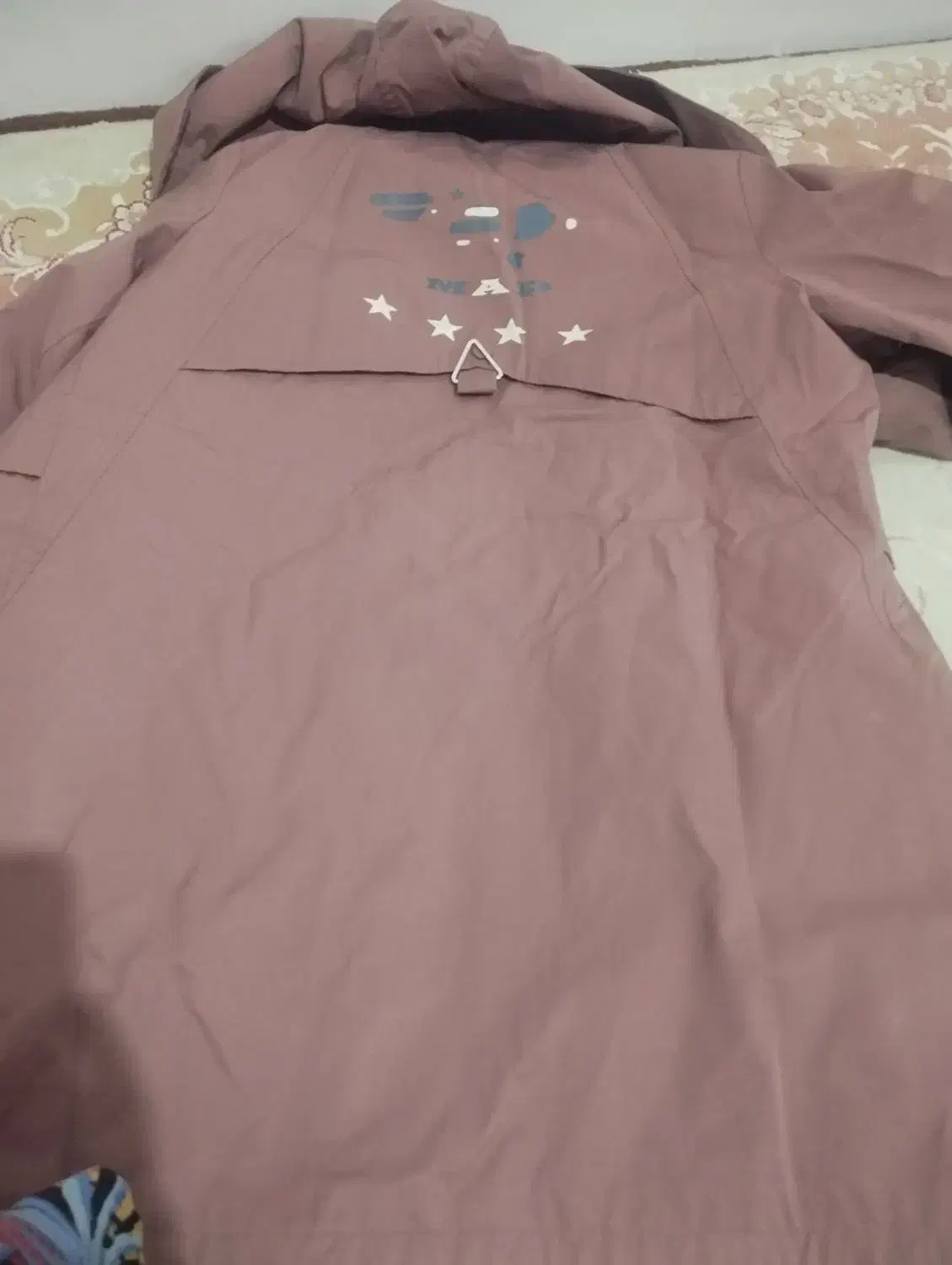 بارونی با شکت.وپافر|لباس|بومهن, |دیوار