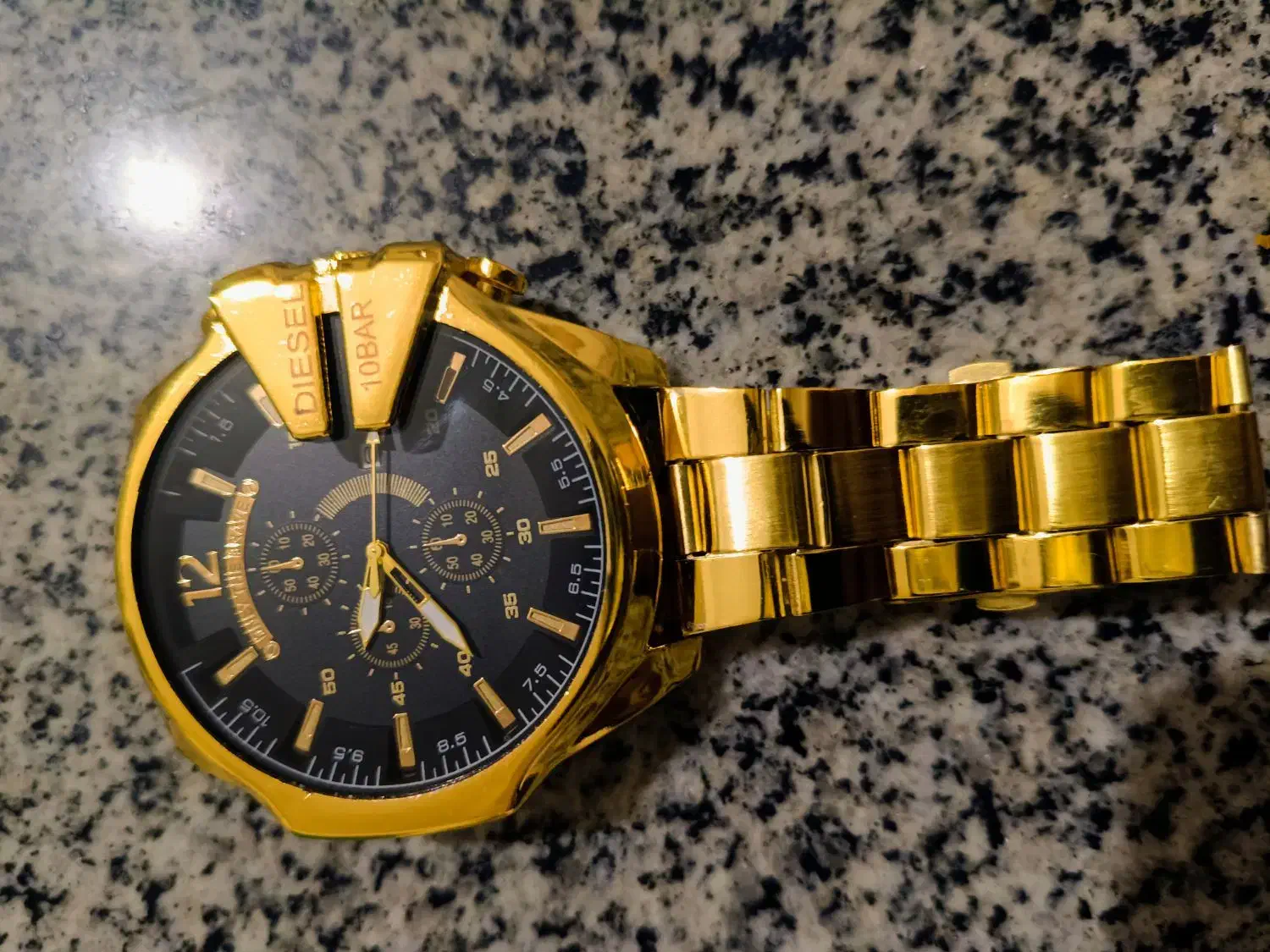 یک عدد ساعت دیزل طلایی قیمت 1ملیون 850تومن|ساعت|شیراز, میانرود|دیوار