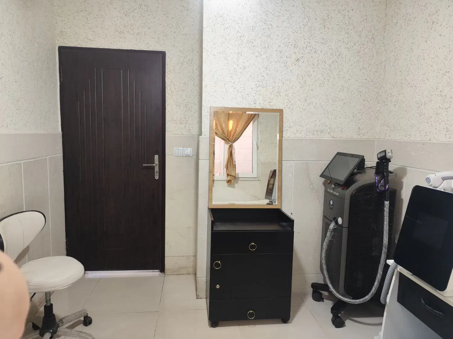 اجاره اتاق کلینیک زیبایی دکتر امانی|اجارهٔ دفتر کار، اتاق اداری، مطب|سنندج, |دیوار