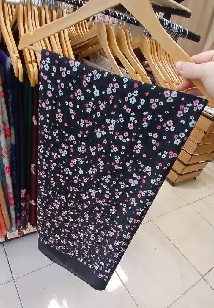 روسری نخی مشکی|لباس|قائم‌شهر, |دیوار