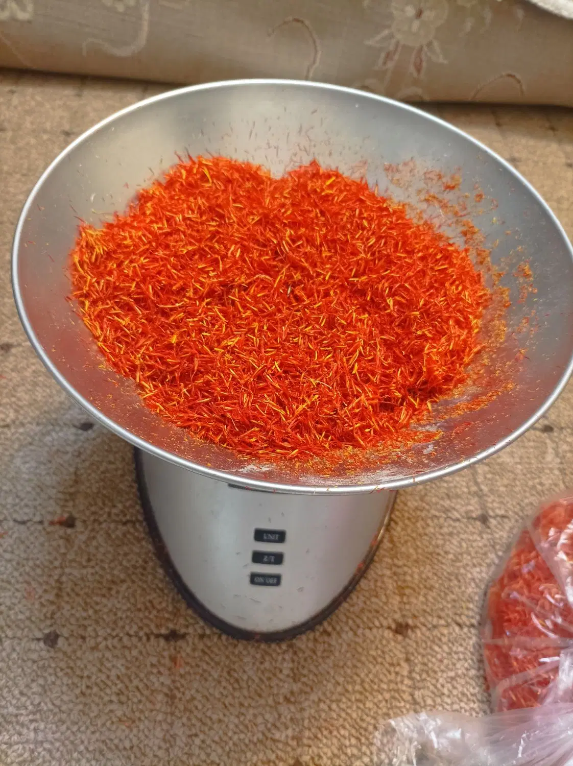 گل زرد|خوردنی و آشامیدنی|مهاجران, |دیوار