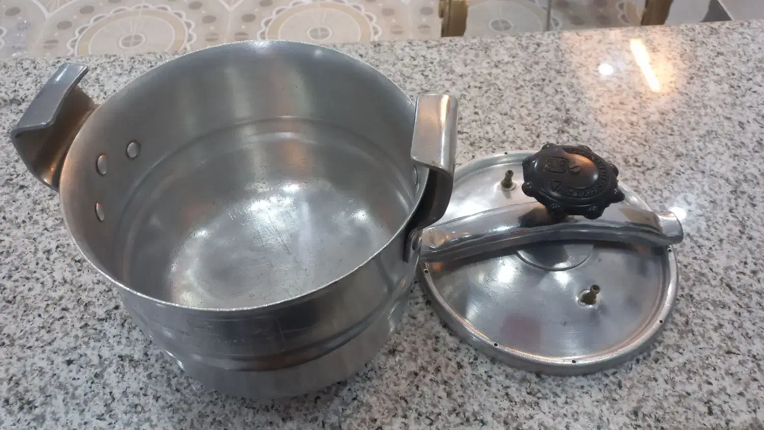 لوازم اشپزخونه|ظروف پختوپز|بروجرد, |دیوار