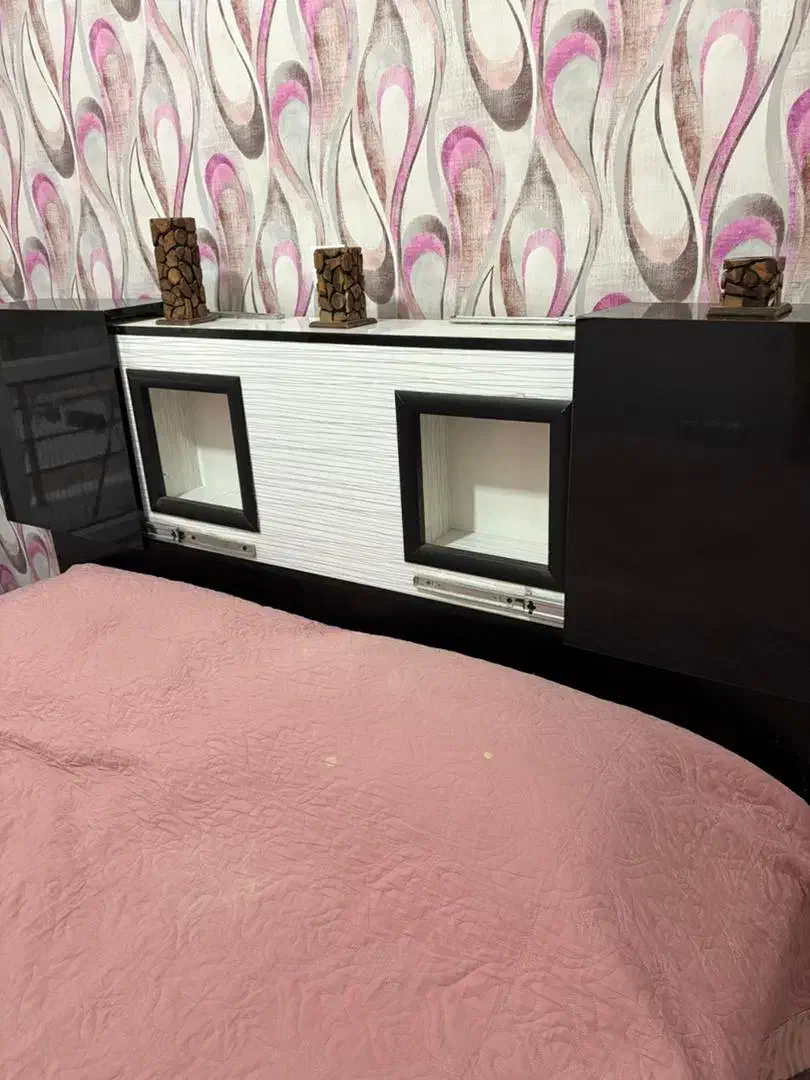 تخت دو نفره MDF سفید مشکی همراه با تشک رویال|تخت و سرویس خواب|محمدیه-قزوین, |دیوار