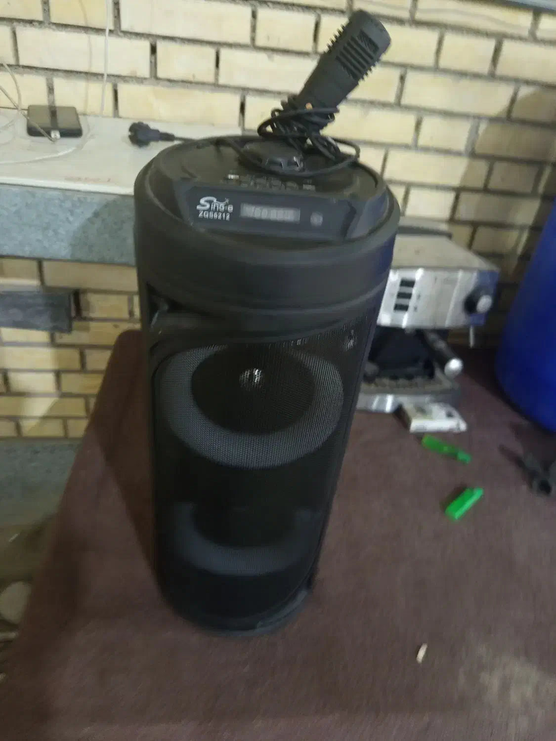 اسپیکر|پخشکننده همراه|قلعه قاضی, |دیوار