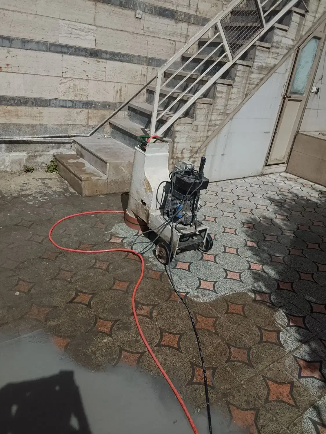 کفسابی سنگ موزائیک سرامیک بتن|خدمات نظافت|الیگودرز, |دیوار