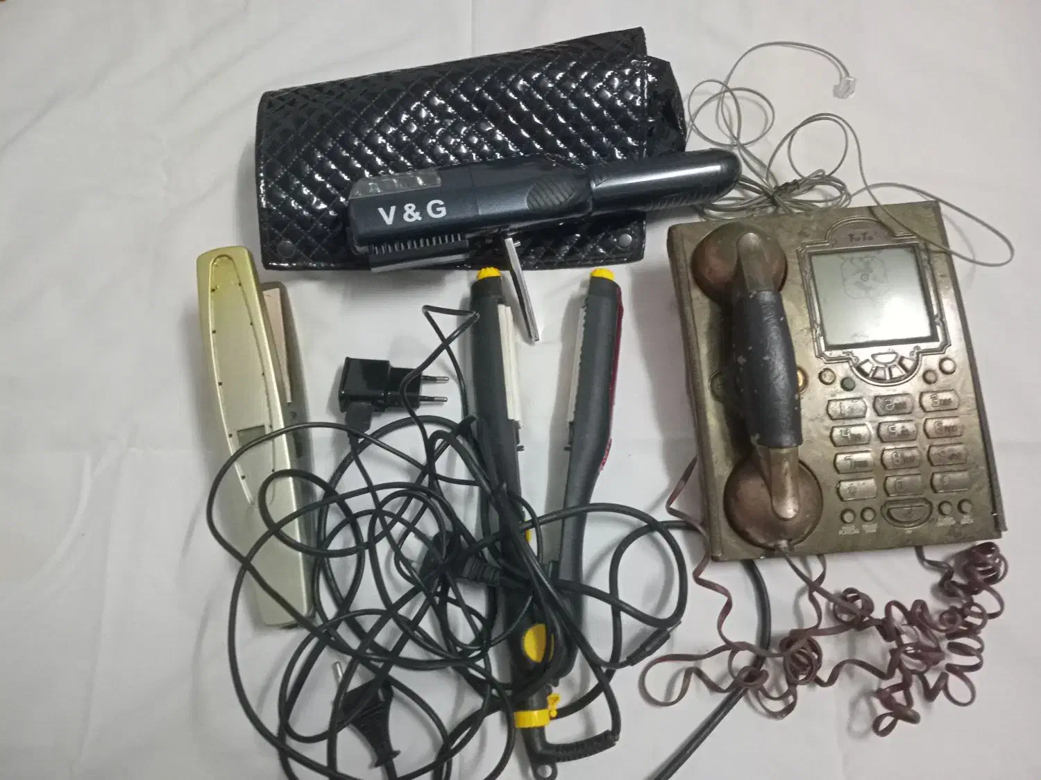 وسایل آرایشگاه که نیازبه تعمیرجزئی دارد|آرایشگاه و سالن‌های زیبایی|رشت, پستک|دیوار