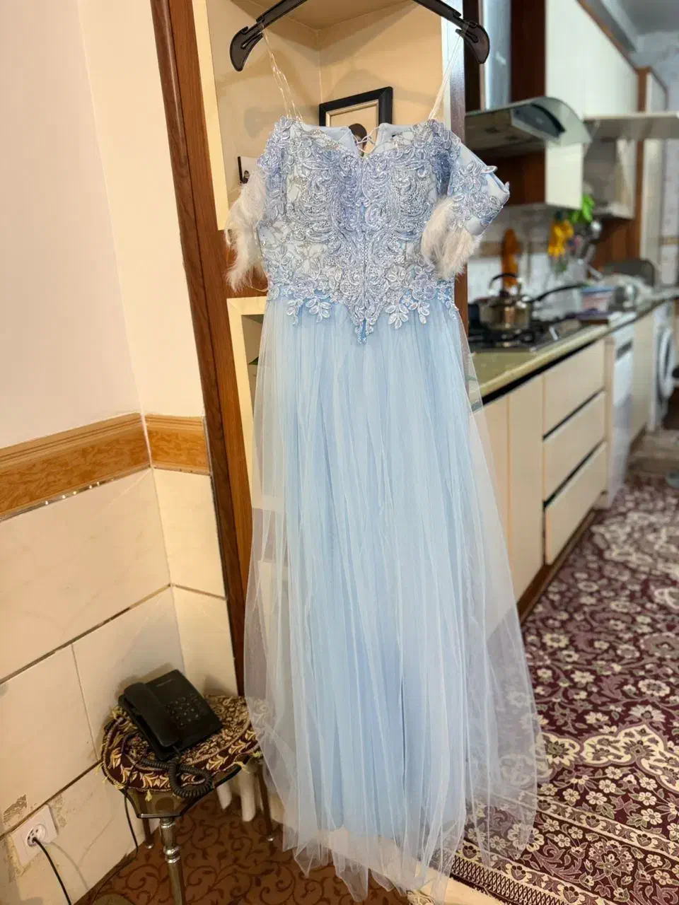 لباس مجلسی نو دست دوزی|لباس|اصفهان, قلعه طبره|دیوار