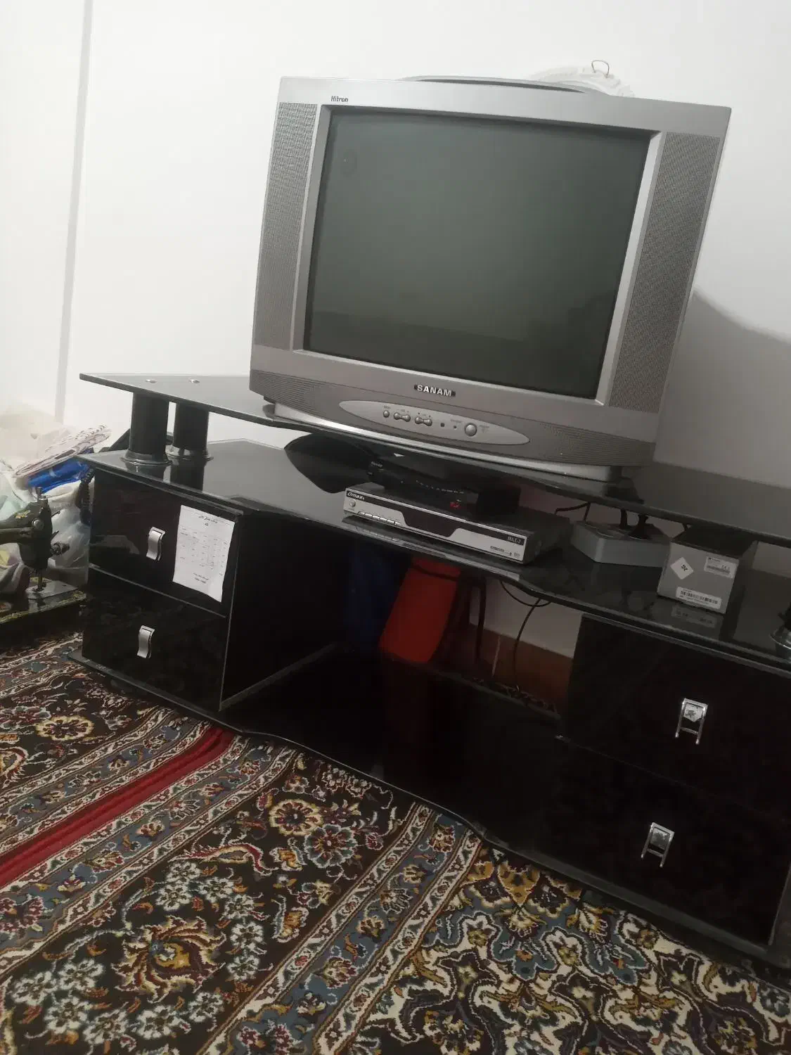 تلویزیون ومیز تلویزیون هر دو باهم ۲میلیون تومان|تلویزیون و پروژکتور|شیروان (خراسان), |دیوار