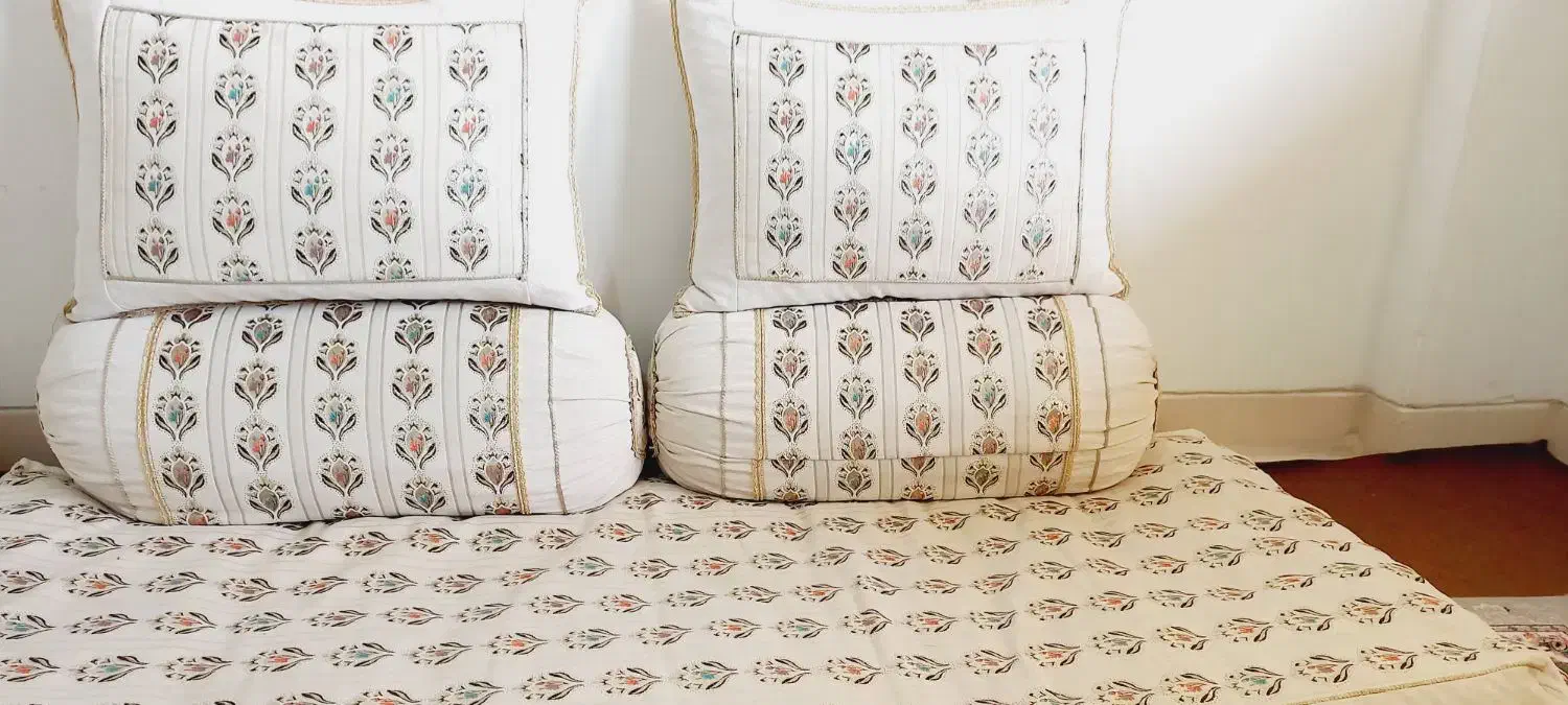 بالش و پشتی|رختخواب، بالش، پتو|اصفهان, فرودگاه شهید بهشتی|دیوار