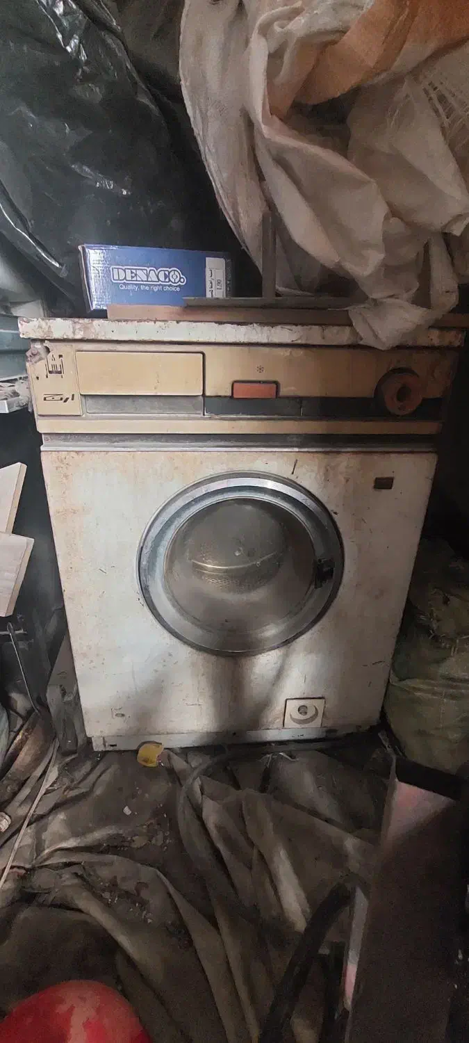 لباسشویی ۵ کیلو همه چی سالم فقط یکم روش خاک هست|ماشین لباسشویی و خشک‌کن لباس|نقده, |دیوار